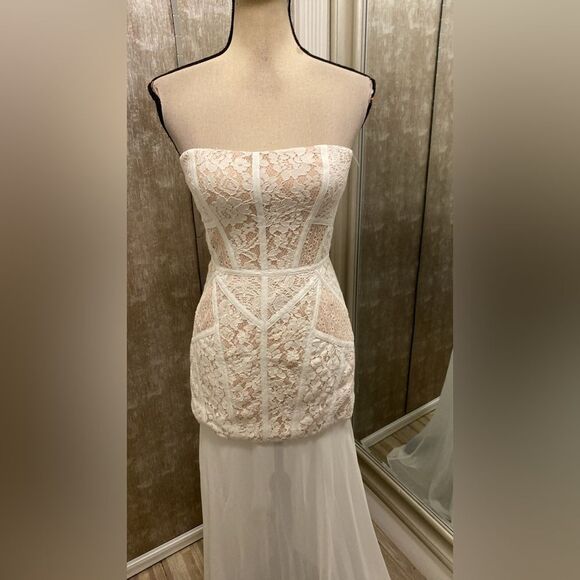 Bcbg Maxazria Elegant White Strapless Lace Dress, US2 - Picture 9 of 14